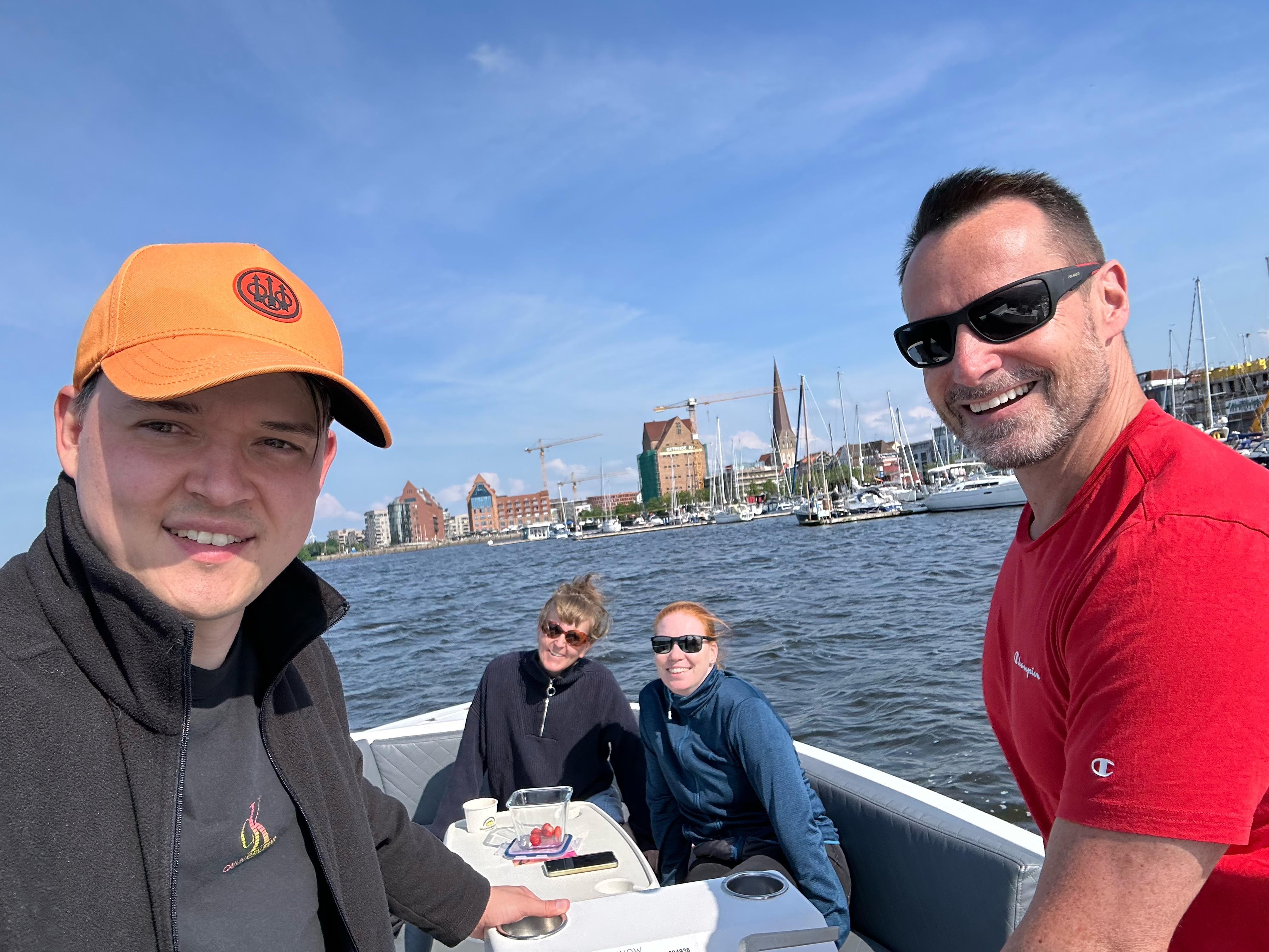 Team-Event: E-Boot fahren