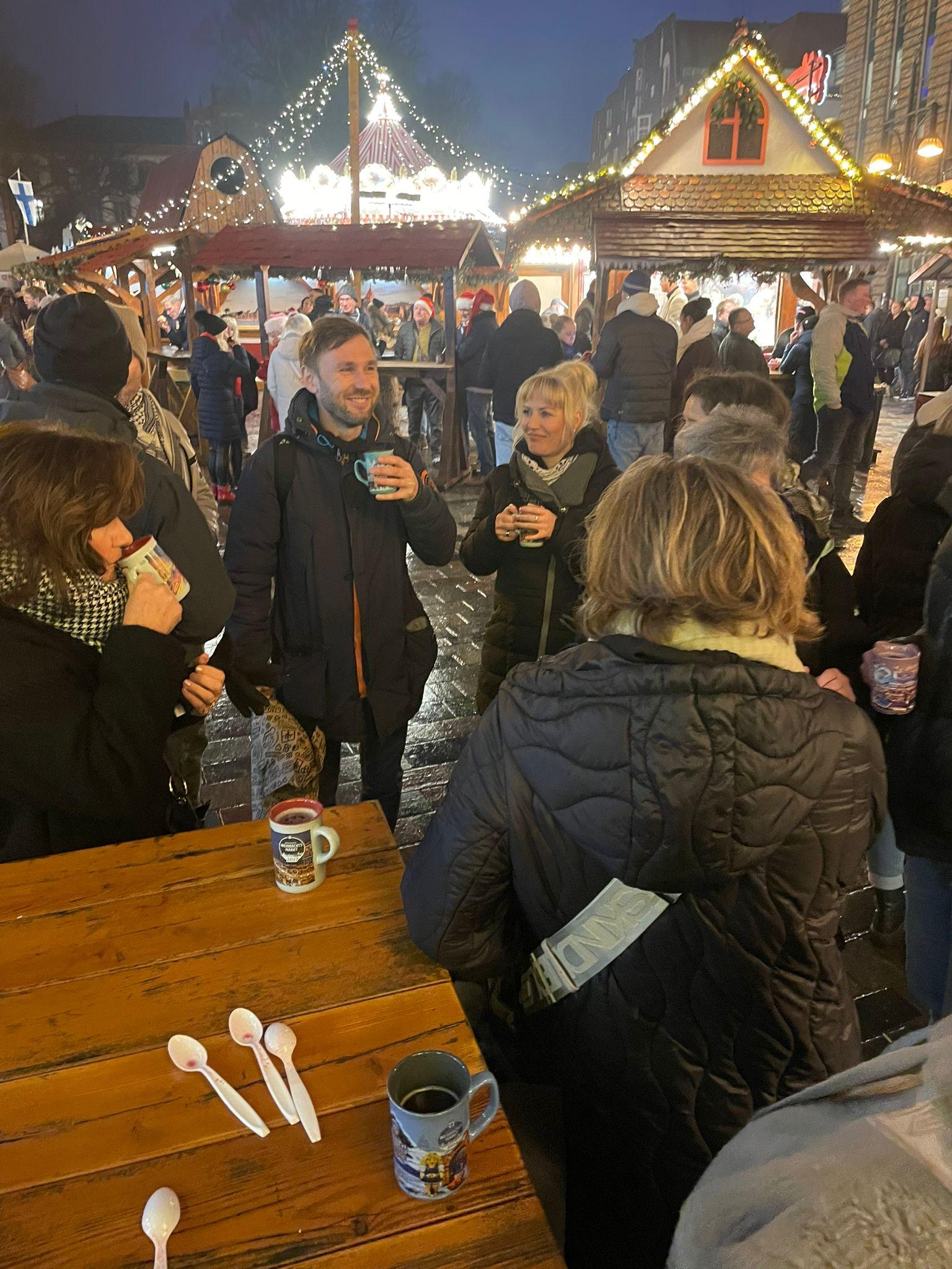 Glühwein auf dem Weihnachtsmarkt